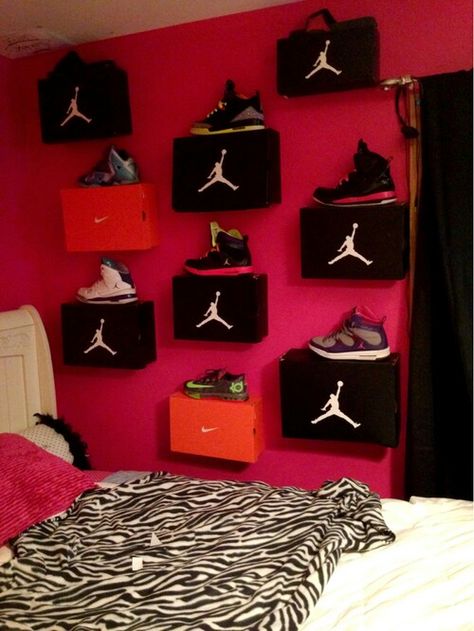 Teen Room Decor For Girls Teenagers, Sneaker Room, Basketball Decor, Room Ideas For Men Bedroom, Vibey Room, Girl Apartment Decor, Hypebeast Room, Shoe Poster, Shoe Room