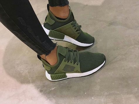 Olive green sneakers. Tenis Vans, Tennis Shoes Outfit, Color Shoes, Shoes Outfit, Latest Shoe Trends, Green Sneakers, Adidas Fashion, Adidas Outfit, Balenciaga Shoes