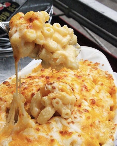 No Milk Mac And Cheese, Baked Mac And Cheese Aesthetic, Me As A Food, Mac N Cheese Aesthetic, Macaroni Ideas, Mac & Cheese, Max N Cheese, Mac And Cheese Aesthetic, Crispy Mac And Cheese