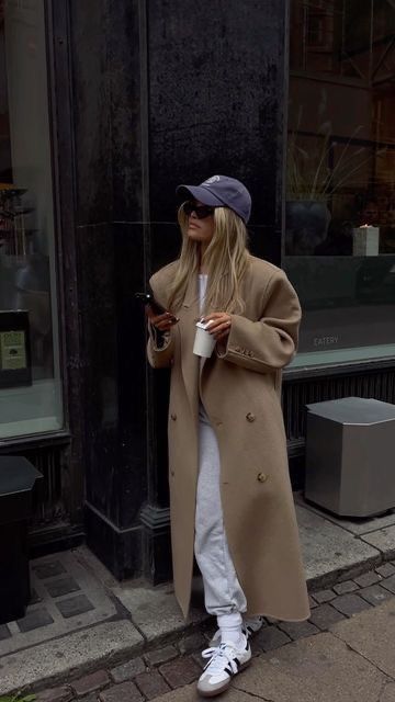 Winter Mum Outfits, Wfh Outfits, Stile Blair Waldorf, Winter Mode Outfits, Nyc Outfits, New York Outfits, Trench Coat Outfit, Winter Inspo, Paris Outfits