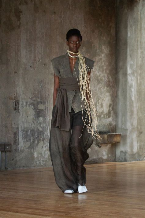 Wabi Sabi Fashion, Spring 2023 Ready To Wear, Fashion Calendar, 2023 Ready To Wear Collection, African Textile, Wabi Sabi Style, 2023 Ready To Wear, Paris Design, Spring Summer 2023