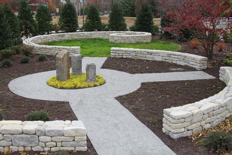 Veterans Memorial Garden, Prayer Garden Ideas Church, Memorial Garden Ideas, Small Memorial Garden Ideas, Prayer Garden, Pinterest Garden, Spring Garden Flowers, Celebration Around The World, Veterans Memorial