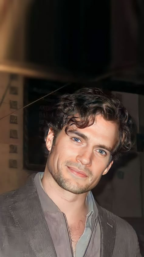 #herycavil Henry Cavill Hot Wallpaper, Henry Cavill 2023, Henry Cavill Long Hair, Male Actors Over 40, Henry Cavill Aesthetic, Henry Cavill Muscle, Henry Cavill Wallpaper, Henry Cavill Tudors, Cavill Henry