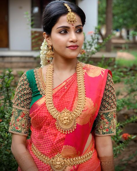 Vaishali Thaniga Dedicated Bridal Outfits And Looks Indian Bridal Saree Look, Mehandi Dresses For Brides, Indian Bride Engagement, Night Dress For Bride, Bridal Saree Look, Vaishali Thaniga, Reception Gown For Bride, South Indian Bridal Look, Mehndi Dress For Bride