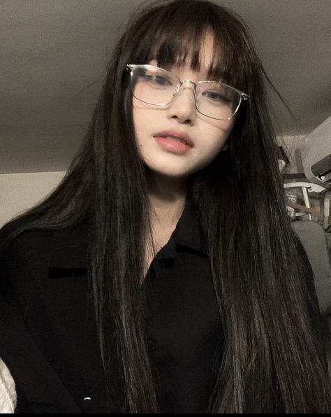 Bangs And Glasses, People With Glasses, Glasses For Round Faces, Korean Hairstyles, Glasses Frames Trendy, Glasses Inspiration, Glasses Makeup, Cute Glasses, Long Hair With Bangs