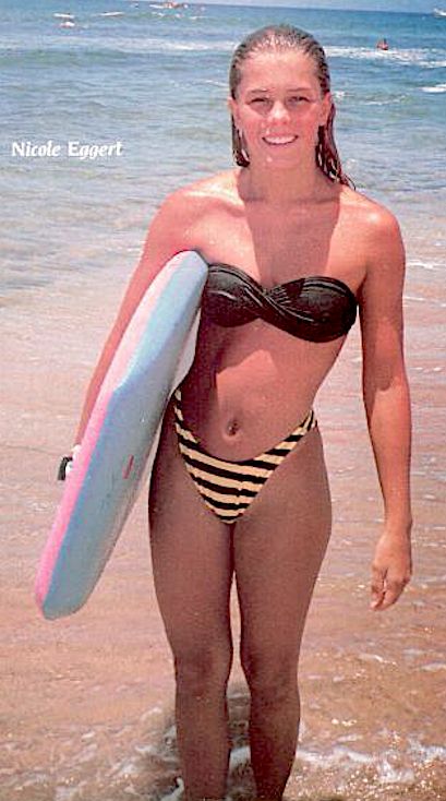 Nicole Eggert Baywatch, Beach Pinup, Nicole Eggert, Early 90s Fashion, Scott Baio, Baywatch, Bandeau Top, Celebrities Female, 90s Fashion