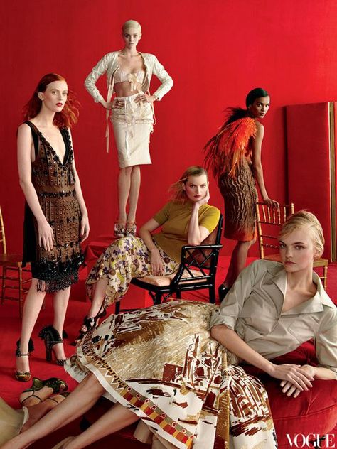 schiaparelli-prada-met-vogue-2 Group Photo Poses, Caroline Trentini, Abbey Lee Kershaw, Liya Kebede, Mode Editorials, Karen Elson, Paolo Roversi, Tim Walker, Photographie Portrait Inspiration