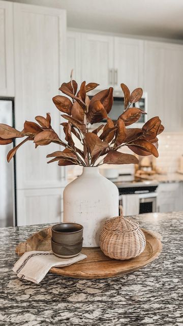 Fall Modern Kitchen Decor, Fall Decor For Island Kitchen, Built In Fall Decor, Fall Decor Bar Counter, Fall Home Decor Kitchen Island, Fall Decor Organic Modern, Autumn Island Decor, Fall Decor Inspo Apartment, Modern House Fall Decor