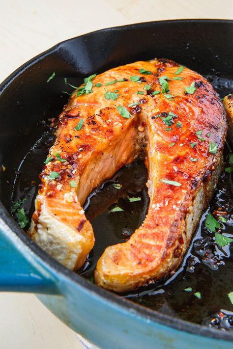 You Only Need 10 Minutes To Make These Buttery Salmon SteaksDelish Salmon Steak Recipes, Salmon Steaks, Steak Sandwiches, Tomato Nutrition, Pan Fried Salmon, Butter Salmon, Salmon Steak, Fried Salmon, Spicy Salmon