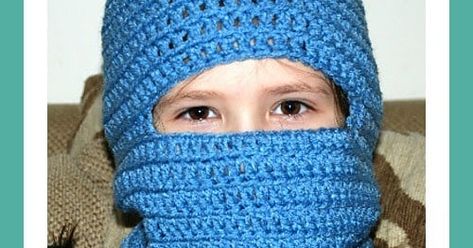 This simple ski mask is made mainly using double crochets. You can make this mask in any size simply by adjusting your hook size! The author has included a helpful chart with seven different sizes and measurements from size newborn to women, including which hook size to use for each.Yarn weight: Super bulkySuggested yarn: Red Heart With Love Balaclava Design, Crochet Ski Mask, Balaclava Ski Mask, Crochet Balaclava, Easy Crochet Hat Patterns, Crochet Mask, Easy Crochet Hat, Andalucia Spain, Hat Tutorial