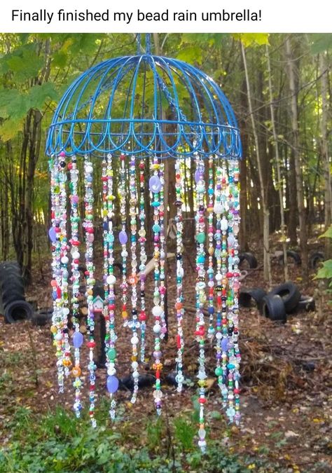 Crystal Suncatchers Diy, Suncatcher Diy, Wind Chimes Craft, Diy Wind Chimes, Garden Whimsy, Garden Crafts Diy, Glass Garden Art, Deco Boheme, Garden Art Crafts