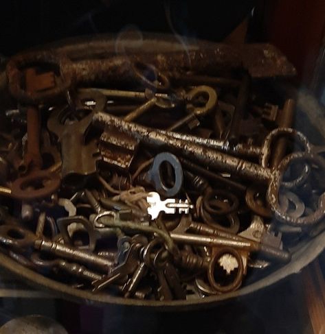 Keys aesthetic Keys Aesthetic Vintage, Scrappunk Aesthetic, Steampunk Tinkerer Aesthetic, Vintage Keys Aesthetic, Swashbuckler Aesthetic, Locksmith Aesthetic, Shopkeeper Aesthetic, Timelord Aesthetic, Bronzepunk Aesthetic