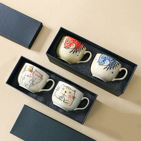 Coffee Mug Packaging, Ceramic Mug Packaging, Mug Packaging Ideas, Mug Packaging, Matching Mugs, Coffee Mugs Set, Painted Coffee Mugs, Desain Pantry, Japanese Gifts