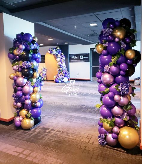 Organic balloon decor consists of balloons in various sizes to create balloon columns, garlands, centerpieces, and sculptures. This one is shades of purple, lavender, and gold embellished with hydrangeas, wisteria, and greenery. Purple Balloon Columns, Shades Of Purple Party, Organic Balloon Column, Balloon Swag, Wedding Iceland, Balloon Inspiration, Purple Balloon, Balloon Designs, Wedding Balloon Decorations