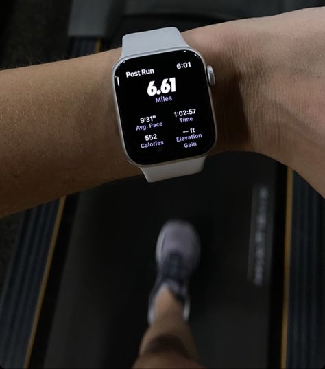 Morning Runs Aesthetic, Apple Watch Running Aesthetic, Apple Watch Running, Apple Watch Fitness Aesthetic, Workout Apple Watch, Run Apple Watch, Gym Cardio, Black Apple, Cardio