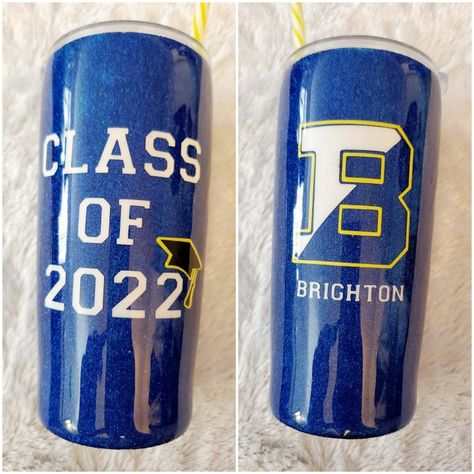 School Spirit Tumbler Ideas, Graduation Cups, Greek Designs, School Store, Greek Design, Class Of 2022, Tumbler Cups Diy, Tumbler Ideas, Diy Tumblers