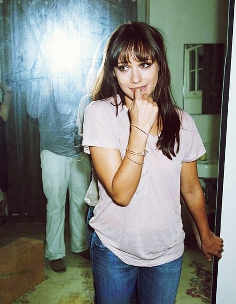 I have a pretty serious girl crush on Rashida Jones Rashida Jones, Black Photography, Girl Crushes, Famous Faces, Woman Crush, Celebrity Hairstyles, Girl Crush, Martha Stewart, American Actress