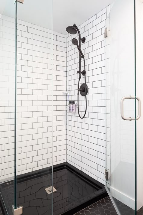 White Subway Tile Shower, White Subway Tile Bathroom, White Tile Shower, Apple Photography, Subway Tile Showers, Subway Tiles Bathroom, Bilik Air, Black White Bathrooms, Open Concept Home