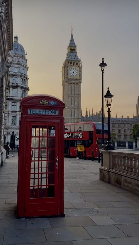 London Holiday Aesthetic, London Vision Board Aesthetic, Vacation In London, London Phone Booth Aesthetic, London Pics Aesthetic, Uk Vision Board, Travel United Kingdom, London Phone Wallpaper, London Aesthetic Notting Hill