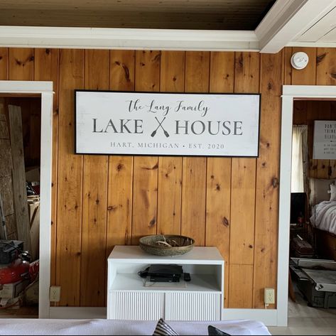 Knotty Pine Cabin Decor, Jharokha Decor, Tiny Cabin Living, Knotty Pine Rooms, Cottage Walls, Canada Cabin, Knotty Pine Cabin, Wood Paneling Decor, Lake Cottage Decor