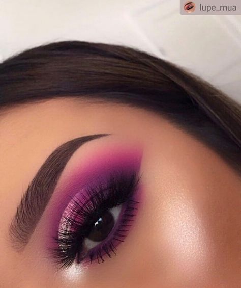 #makeup #maquillaje Makeup Morado, Colorful Eye Makeup, Beauty Creations, Eye Makeup Art, Makeup Obsession, Pink Makeup, Makeup Goals, Makeup Designs, Glam Makeup