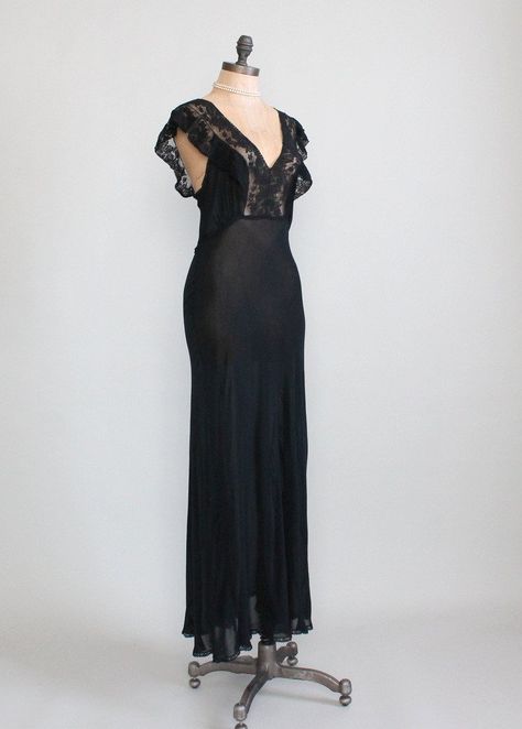 Fairytale Outfits, 1930s Gown, Hedda Gabler, Black Nightgown, Real Outfits, Slinky Dress, Lingerie Styles, Lace Nightgown, Night Gowns