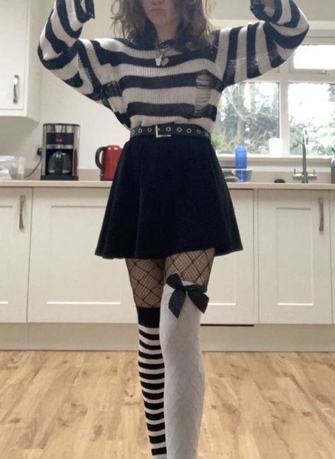 Femboy Aestethic Outfit, Transfemme Fashion, Femboy Outfit, Fem Fashion, Genderqueer Fashion, Gay Outfit, Alt Outfits, Sock Outfits, Alt Fashion