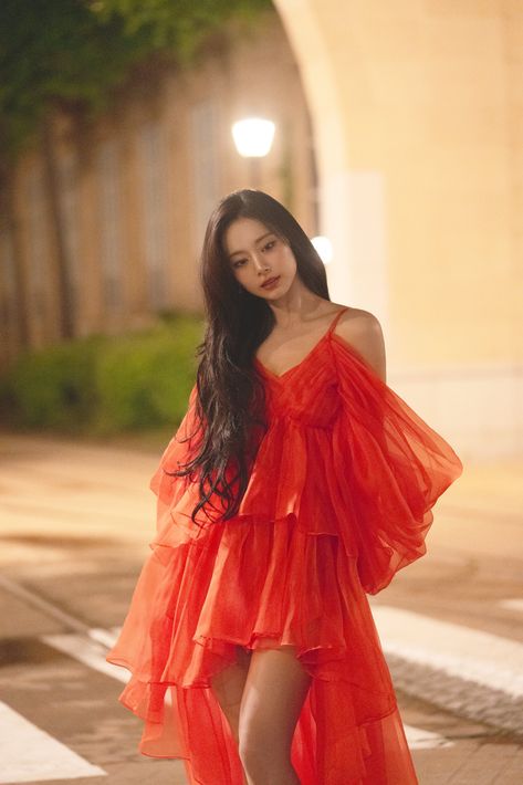 The youngest member of K-pop sensation Twice, Tzuyu, is ready to step into the spotlight with her debut solo album, which she says started as a "curiosity" for what it would be like to create her own music: thr.cm/nitNleJ  #TWICE #트와이스 #TZUYU #쯔위 #abouTZU #RunAway Twice Tzuyu, Solo Album, Hollywood Reporter, Jeon Jungkook Photoshoot, Tzuyu Twice, Korean Star, Pop Idol, The Hollywood Reporter, Korean Pop