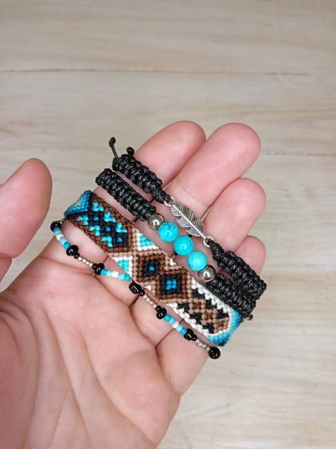 Mens Friendship Bracelet Pattern, Bracelets Man, Diy Friendship Bracelets Tutorial, Yarn Bracelets, Embroidery Bracelets, Friendship Bracelets Tutorial, Thread Bracelets, Handmade Jewelry Tutorials, Friendship Bracelets Diy