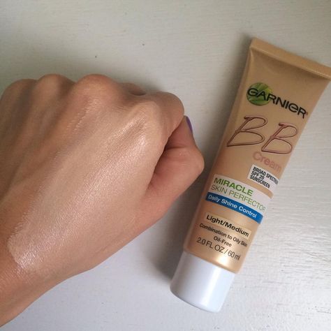 Garnier BB Cream Miracle Skin Perfector in Light/Medium. This is the one for combo/oily skin and it's oil-free. When I bought this I had no… Maybelline Bb Cream, Halloween Women Makeup, Garnier Bb Cream, Light Skin Makeup, Cream For Oily Skin, Oily Skin Care, Beauty Makeup Tips, Drugstore Makeup, Bb Cream