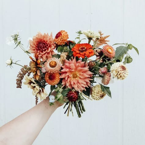 Terracotta Dahlia Bouquet, Summer Dahlia Bouquet, Fall Garden Bouquet, Simple Dahlia Bouquet, Straw Flower Bouquet, Strawflower Wedding, Hand Tied Bouquet Wedding, Dahlia Wedding Bouquets Fall, Daliah Flower Bouquet Wedding