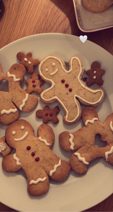 School Study Tips, Christmas Couple, Christmas Desserts, Christmas Baking, Gingerbread Cookies, Gingerbread, Baking, Christmas