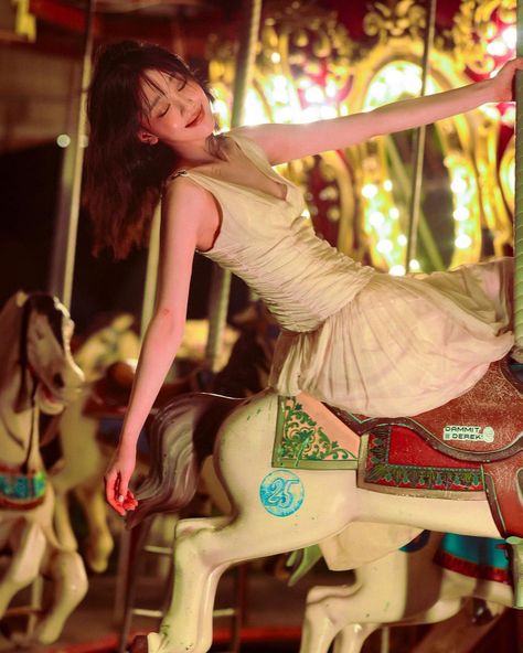 kpop loona ha sooyoung yves photoshoot amusement park carousel aesthetic by mu_gung Yves New Photoshoot, Carousel Photoshoot, Siamese Dream, Solo Photo, Merry Go Round, Human Poses, Club Style, Lucky Girl, Cute Poses