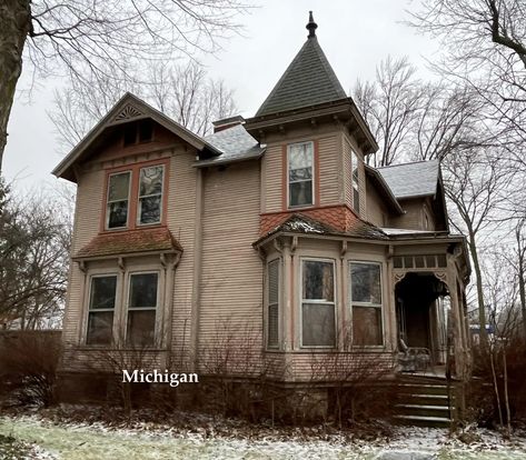 c.1900 Michigan Victorian Home For Sale Under $175K Burr Oak, Historic Homes For Sale, Old Victorian Homes, Victorian Farmhouse, Showing Livestock, Old Houses For Sale, American House, Southern Homes, Victorian Home