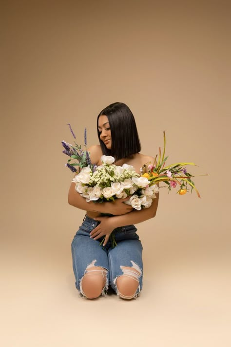 Spring Shoot Ideas Photoshoot, Flower And Jeans Photoshoot, Flower Bouquet Top Photoshoot, Rebirth Photoshoot Ideas, Studio Photoshoot With Flowers, Spring Birthday Photoshoot, Birthday Photoshoot Flowers, Birthday Photoshoot With Flowers, 20th Bday Photoshoot