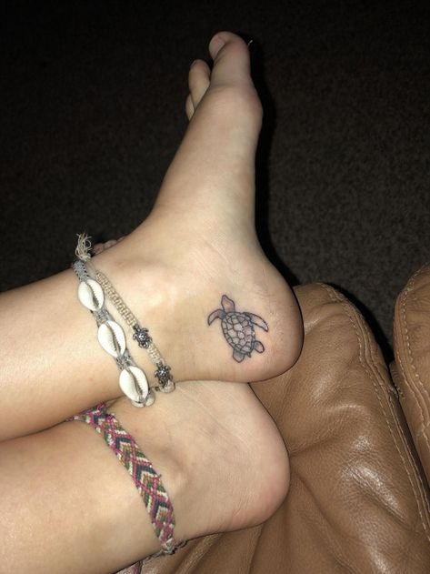 traditional foot tattoo #Foottattoos #henna #henna #turtle Henna Turtle, Tattoo Small Cute, Cute Thoughts, Spontaneous Tattoo, Foot Tattoo Designs, Small Turtle Tattoo, Tortoise Tattoo, Small Foot Tattoos, Turtle Tattoos