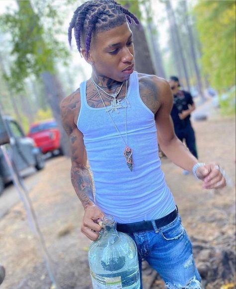 Dread Styles, Nle Choppa, Shaved Hair Designs, Cute Dreads, Thug Style, Dreadlock Hairstyles For Men, Rapper Outfits, Hairstyle Tutorials, Dreadlock Styles