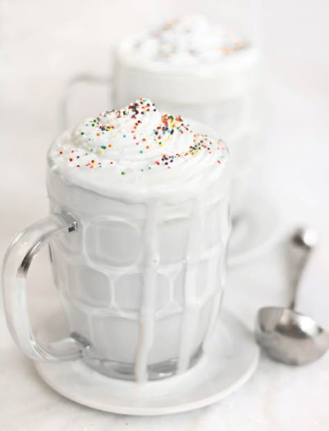 Whiteout Hot Chocolate Hot Cocoa Recipe, Frozen Hot Chocolate, Cocoa Recipes, White Hot Chocolate, Hot Chocolate Bar, White Food, Warm Drinks, Chocolate Caliente, Hot Chocolate Recipes