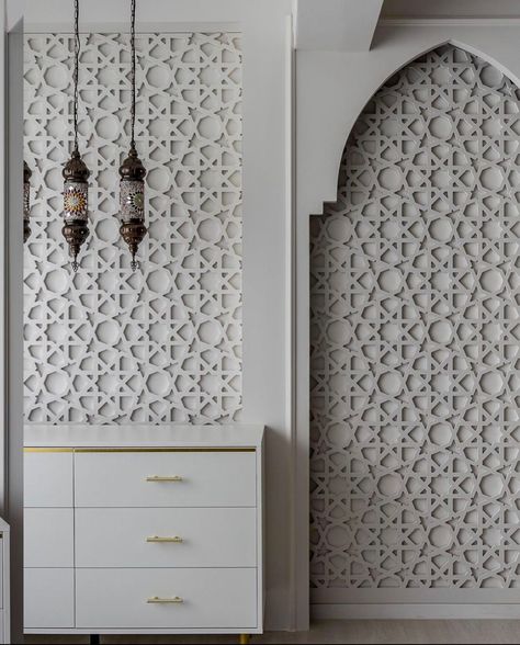 ISLAMIC LATTICE WALL DESIGN Islamic Wall Design, Namaz Room, Modern Islamic Interior, Txt Art, Interior Accent Wall, Islamic Mosaic, Islamic Interior Design, Lattice Panels, Accent Wall Design