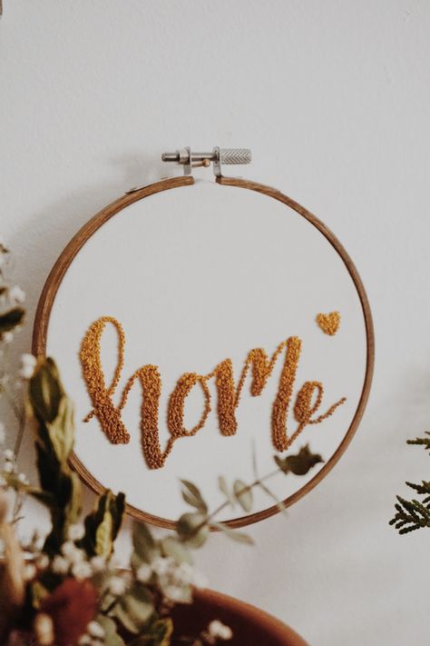 Home Embroidery Pattern, Embroidery Spring, Home Embroidery, Hand Embroidery Patterns Free, French Knot Embroidery, Yellow Embroidery, Beginner Embroidery, Embroidery Stitch, Diy Embroidery Patterns