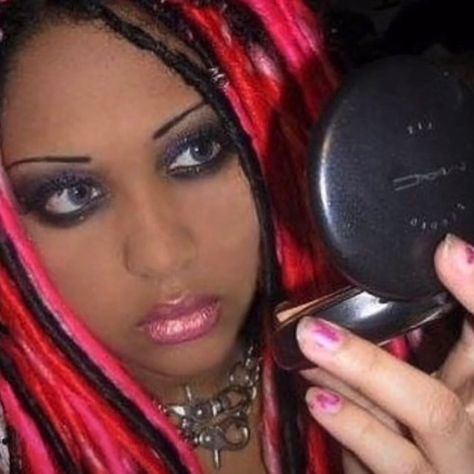 Scene Makeup 2007, Scene Myspace, 2000s Makeup Looks, 2000s Fashion Aesthetic, Black Scene, Emo Scene Girls, Scene Punk, Scene Makeup, Punk Makeup