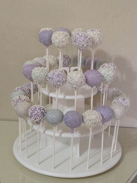 Cake pops Pastel Color Cake Pops, Purple Wedding Desserts, Lilac Cake Pops, Lavender Cake Pops, Purple Dessert Table, Purple Cake Pops, Star Cake Pops, Lavender Wedding Theme, Recuerdos Primera Comunion Ideas