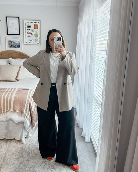 Rachel 🍋 Everyday Outfits (@agoodlittleteach) • Fotos e vídeos do Instagram Trendy Work Outfits, Plus Size Business Attire, Friday Coffee, Trendy Work Outfit, Pilates Classes, Chic Boots, Autumn Winter Outfits, Fall Fashion Inspiration, Corporate Outfits