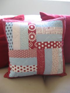 Quilted Cushions, Patchwork Cushions, Quilted Pillows, Quilt Backs, Quilted Pillow Covers, Jelly Roll Quilt Patterns, Roll Pillow, Pillow Projects, Pillow Ideas