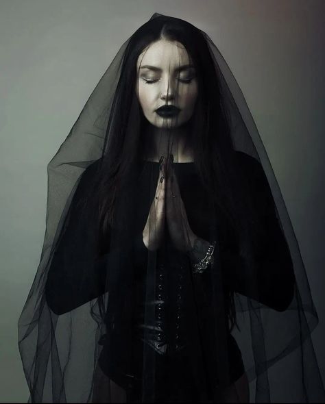 Goth Fashion Photography, Goth Portrait Photography, Gothic Chic Fashion, Satin Puppets, Avant Garde Photoshoot, Vampire Photoshoot, Goth Photoshoot, Gothic Photoshoot, Gothic Portrait