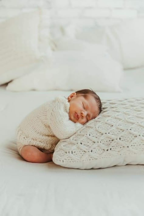 Newborn Pictures In Crib, Newborn Living Room Photos, Newborn Pictures On Bed, Chic Newborn Photography, Newborn Photos In Bedroom, Newborn In Crib Photography, Newborn On Bed Photography, Studio Newborn Lifestyle, Newborn Photos On Bed