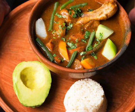 Pepian Recipe, Braised Chicken Recipes, Boiled Chicken Recipes, Spicy Stew, Guatemalan Recipes, Latin American Recipes, America Food, Fall Soup Recipes, Spanish Dishes