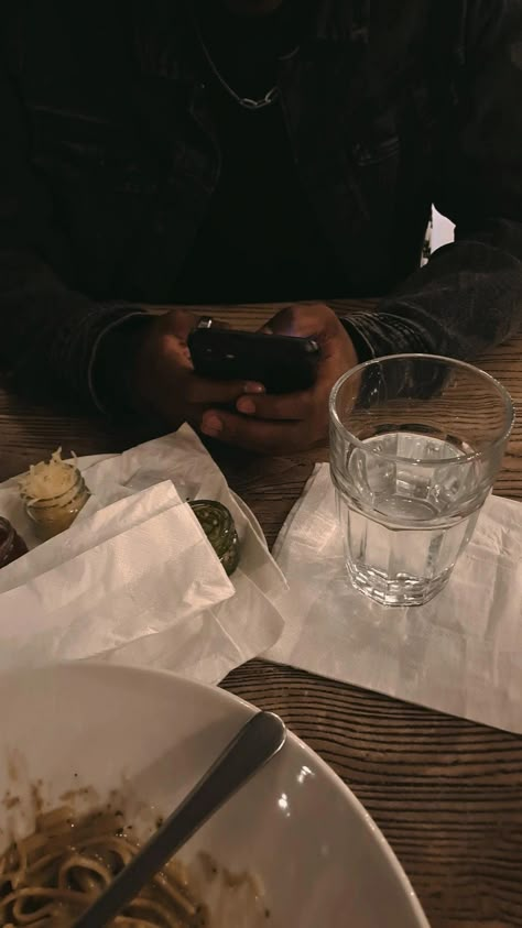 Dinner date Night Dates Aesthetic, Fake Dinner Snaps, Cute Dinner Pictures, Dinner Date With Boyfriend, Night Dinner Snap, Night Restaurant Snap, Romantic Dinner Date Aesthetic, Dinner Date Pictures, Snap Date