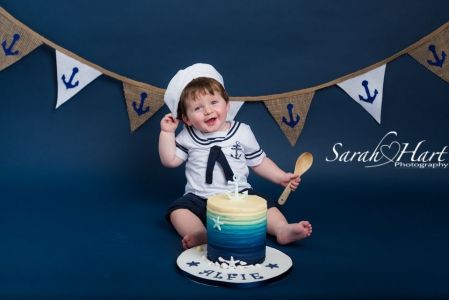 Sailor Theme Photoshoot, Sailor Photoshoot, Smash Cake On The Beach, Newborn Sailor Photography, Nautical Cake Smash, Baby Beach Pictures, Baby Decor Diy, Sailor Birthday, Cake Smash Inspiration