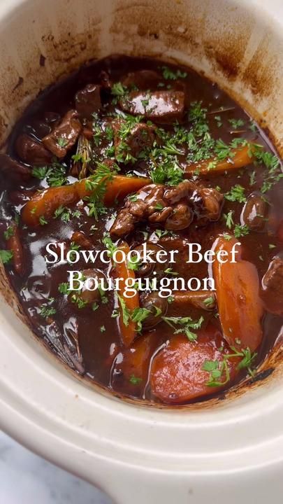 Bored of Lunch on TikTok Slow Cooker Recipe Videos, Beef Bourguignon Slow Cooker, Wine Gravy, Red Wine Gravy, Cold Heart, Slow Cooker Meatballs, Slow Cooker Beef Stew, Beef Recipes Easy, Crockpot Recipes Slow Cooker